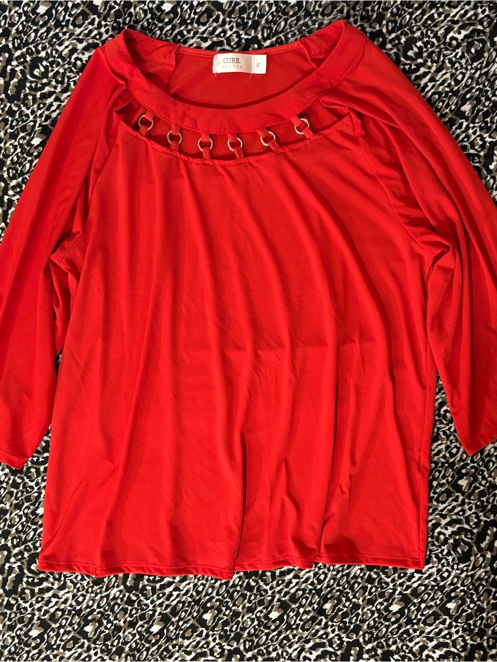 Cure Petites Women’s PL Petites Red Solid 3/4 Sleeve Pullover Top Ring Accents